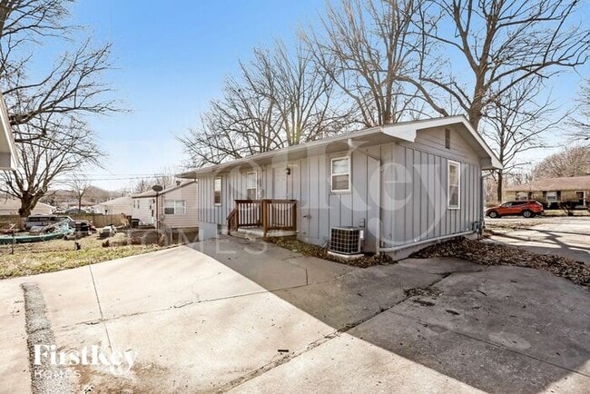 Building Photo - 308 SW 7th Terrace
