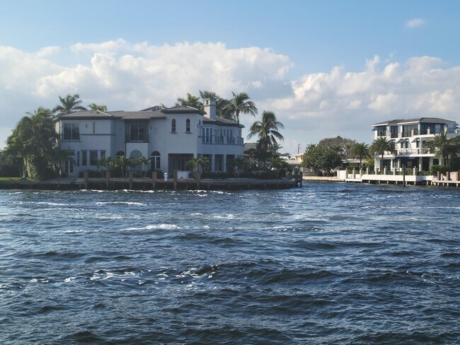Building Photo - 2871 N Ocean Blvd
