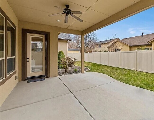 Building Photo - Gorgeous 3 bed 2 bath home in the heard of...