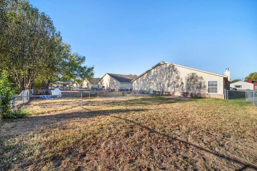 Building Photo - 11215 N 112th East Ave