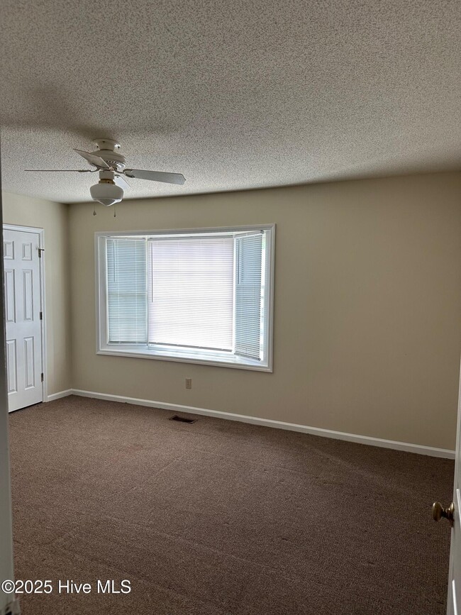 Building Photo - 334 Haven Dr