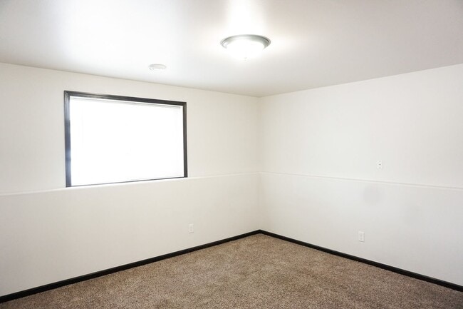 Building Photo - 3 Bed 3 Bath Twin Home