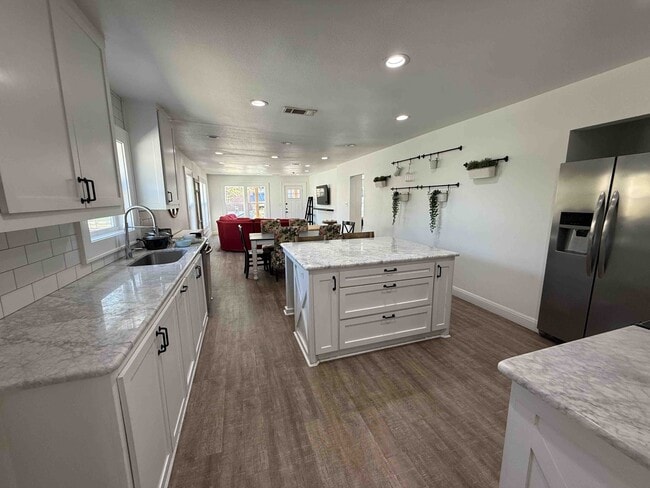 Building Photo - 2600 Townsend Dr