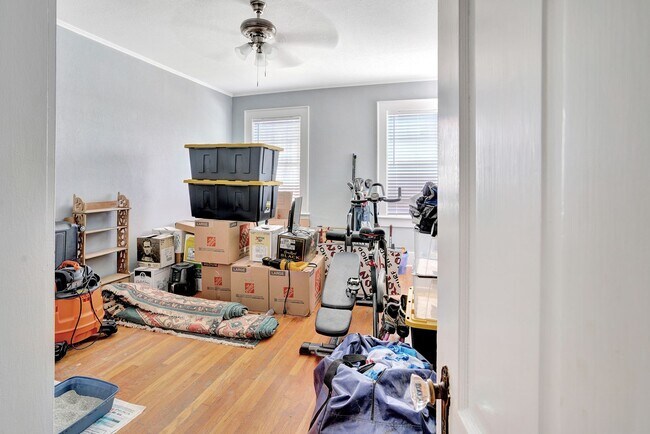 Building Photo - 711 E 46th St