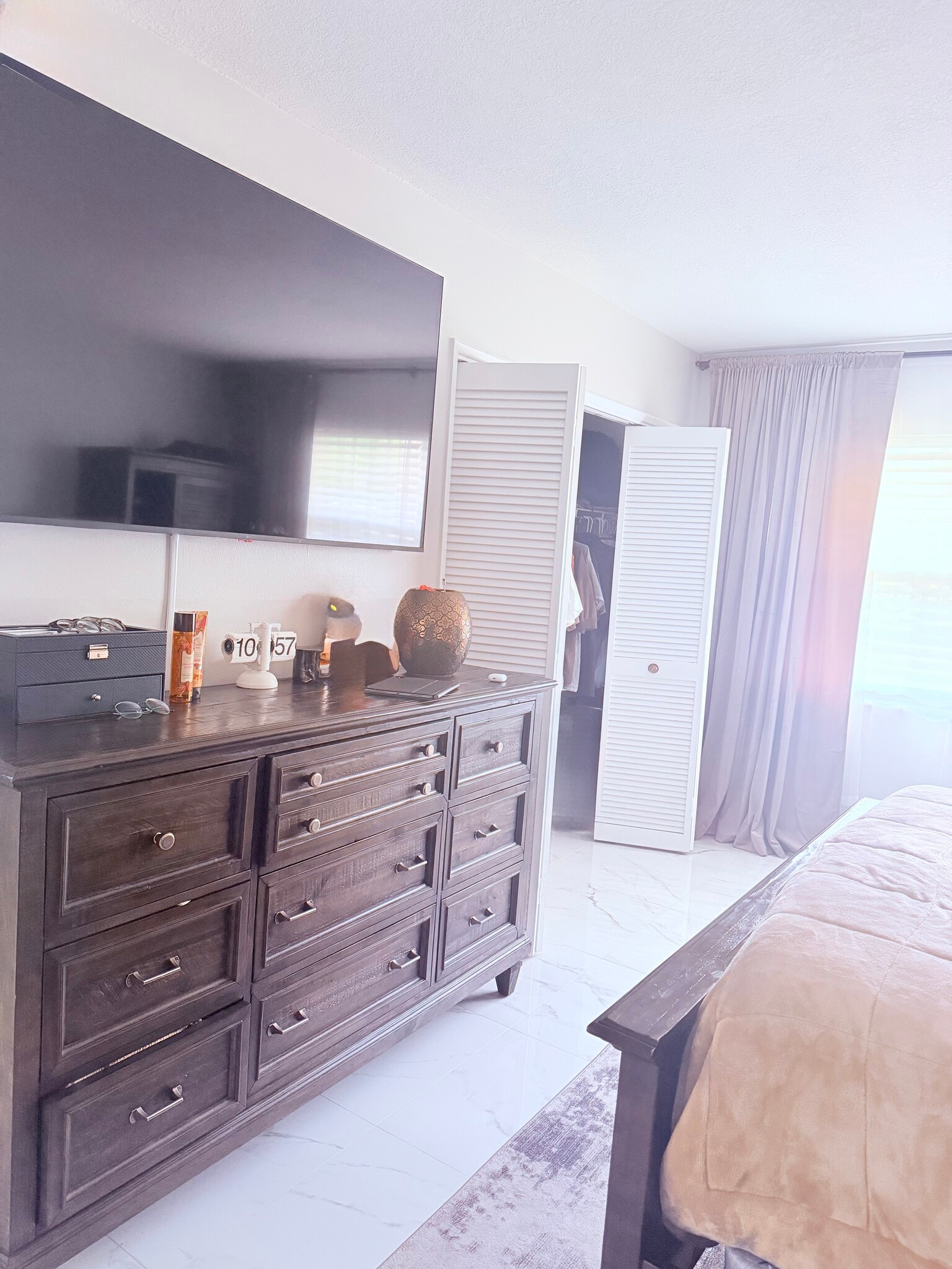 Building Photo - 545 Oaks Ln