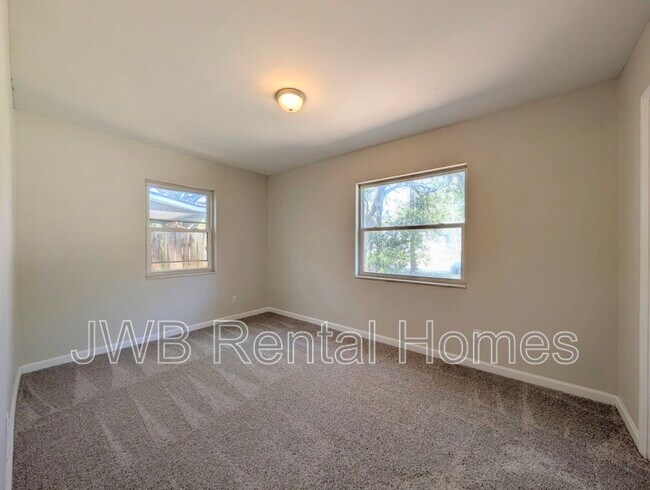 Building Photo - 3228 Myra St