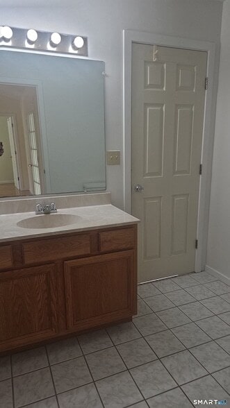 Building Photo - 20 Apple Way