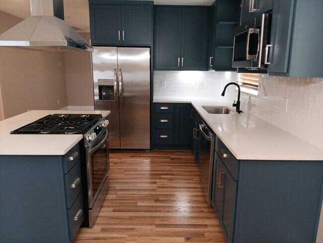 Building Photo - 3 Bedroom, 2 Bathroom Home! Schedule a Showing!