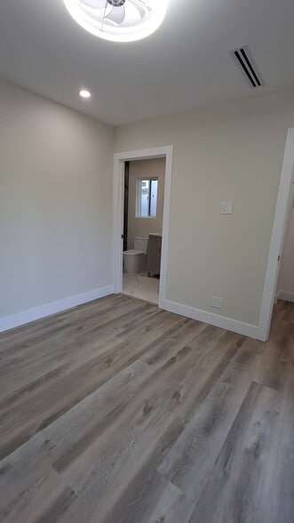 Building Photo - 4377 Charlemont Ave