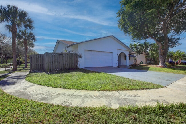 Building Photo - 418 SE 4th St