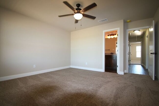 Building Photo - Elevated Living on the Waters Edge in Pelican Bay! ~ ((AZLE ISD!!)) Granite Countertops~ Stainles...