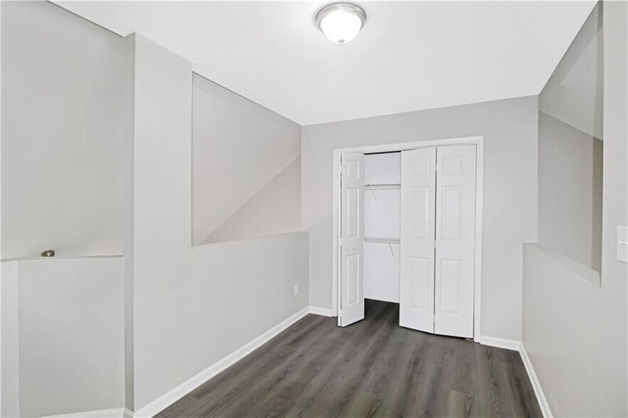 Building Photo - 204 Ivy Green Ln SE