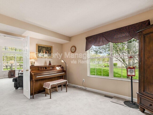 Building Photo - 5551 Ainsley Dr
