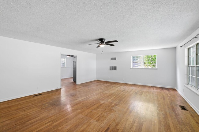 Building Photo - In the Heart of Hixson! 3 beds, 2 baths, Recent Updates!