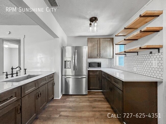 Building Photo - 710 S 50th St