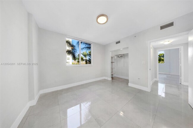 Building Photo - 2775 NE 187th St