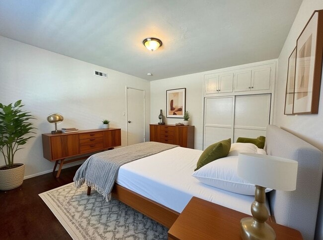 Building Photo - AVAILABLE NOW! BEAUTIFUL 3BD/1.5BA POINT LOMA HOME w/ GARAGE & LAUNDRY! SMALL PETS WELCOME!