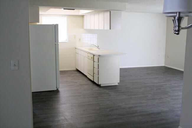 Building Photo - 7751 Lorne St