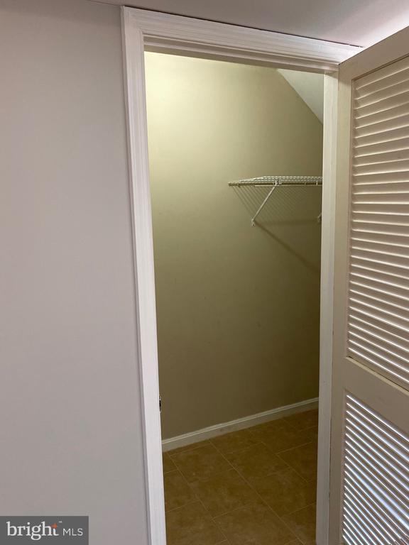Building Photo - 5833 Orchard Hill Ct