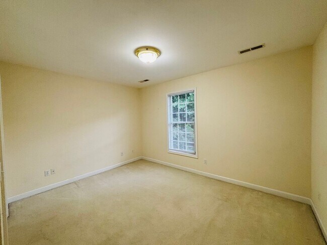 Building Photo - * RE-RENTAL AVAILABLE 7/15/26 * 3 Bedroom 2.5 Half Bath Townhouse with 2 Car Garage