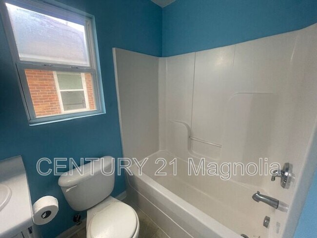 Building Photo - 4723 Laural Oak Dr