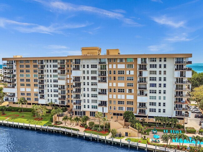 Building Photo - 1150 Hillsboro Mile