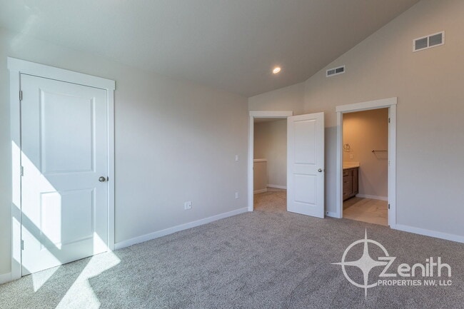 Building Photo - 8509 NE 134th Pl