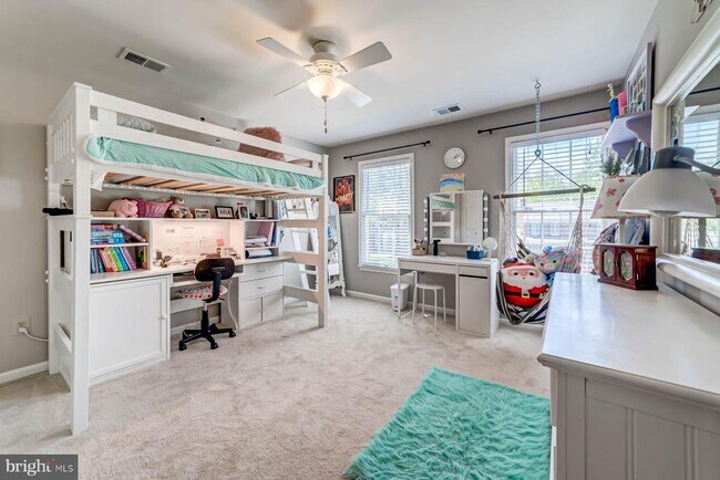 Building Photo - 13930 S Springs Dr