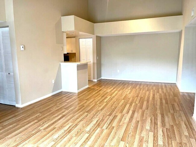 Building Photo - 4167 N Haverhill Rd