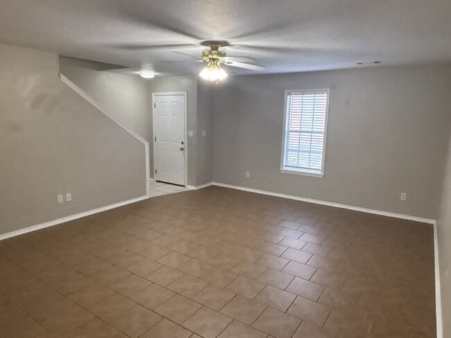 Building Photo - 1115 Farley Cir