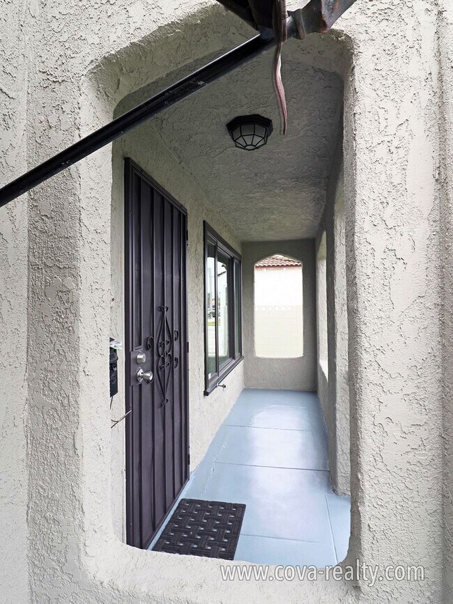 Building Photo - 625 Palm Dr