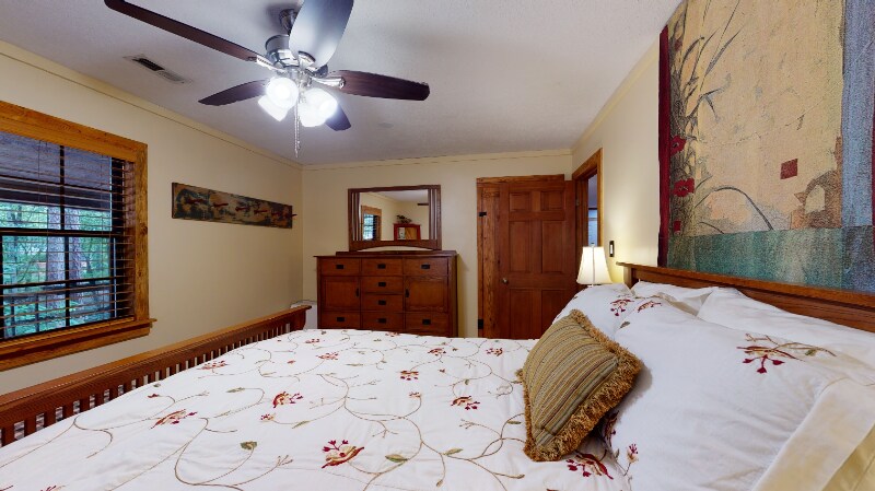 Building Photo - 121 Redbird Dr