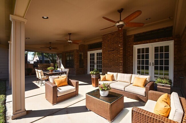 Building Photo - 4402 Jamaica Dr