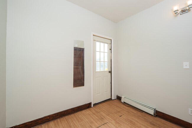 Building Photo - 814 Lancaster St