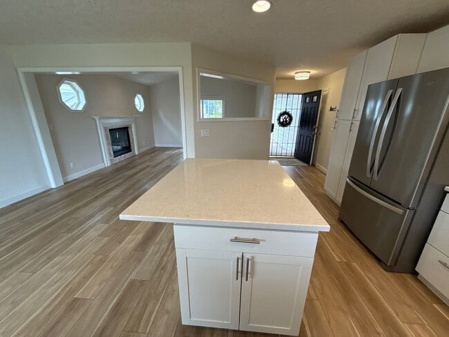 Building Photo - 5512 Murray St SE