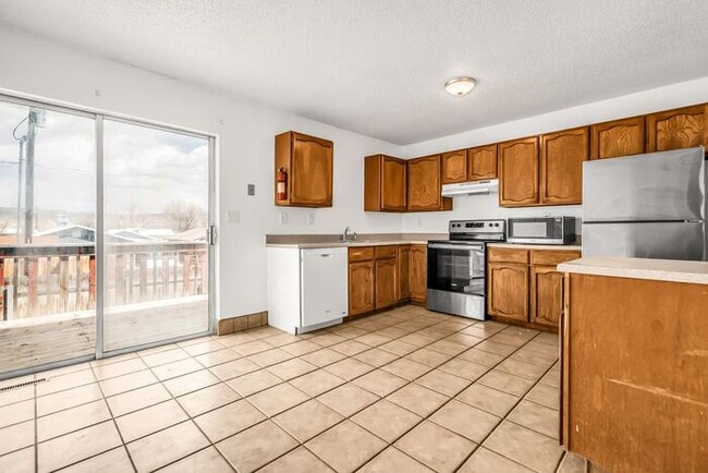 Building Photo - Charming Townhome in Beautiful Rangely, CO