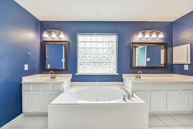 Building Photo - 13203 Yaupon Holly Ln