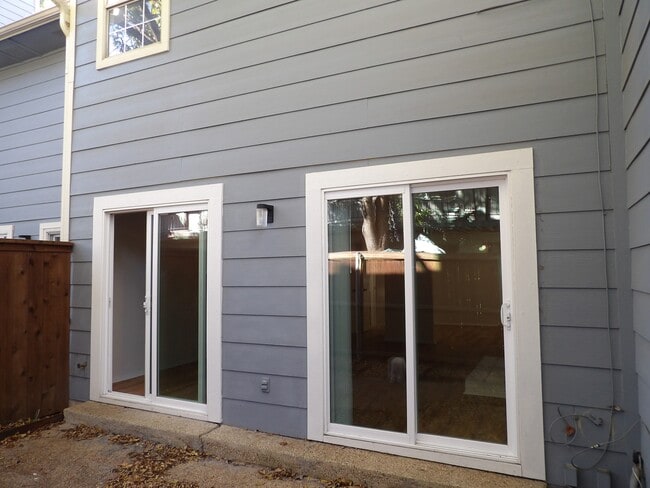 Building Photo - 4300 Travis St