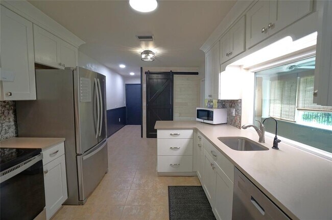 Building Photo - 1010 Mainsail Way