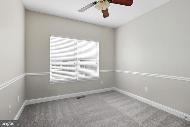 Building Photo - 10228 Nuthatch Dr