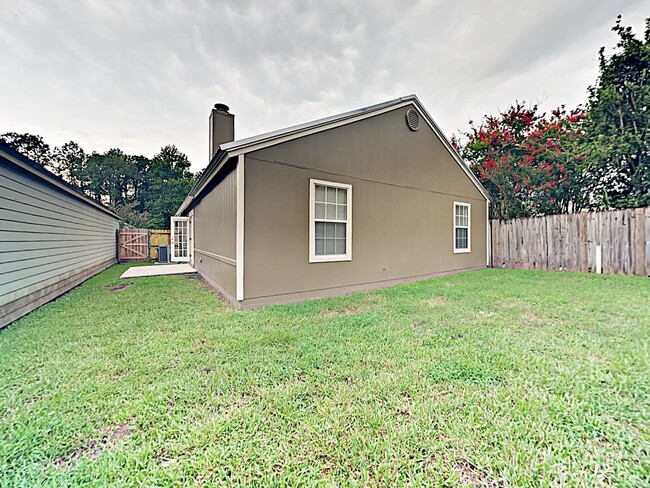 Building Photo - 1881 Alberta Ct S