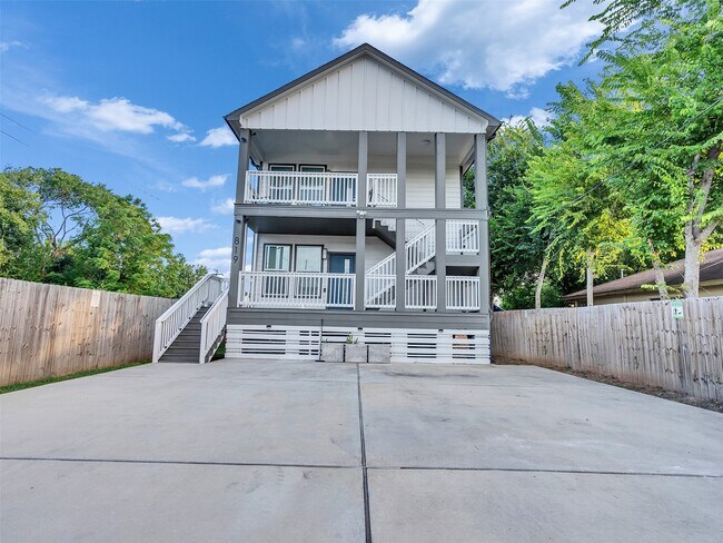 Building Photo - 819 E 40th St