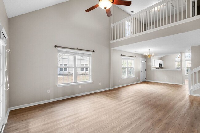 Building Photo - 571 Riverward Dr