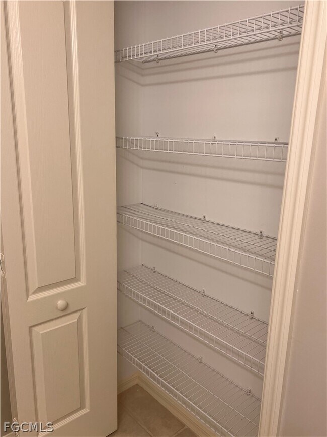 Building Photo - 8570 Kingbird Loop