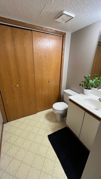 Bathroom (1st floor) - 2204 S Holt Ave