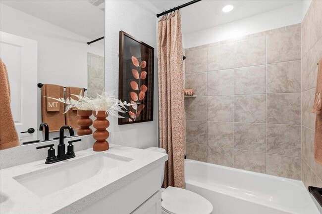 Building Photo - 212 Barton Oak Trl