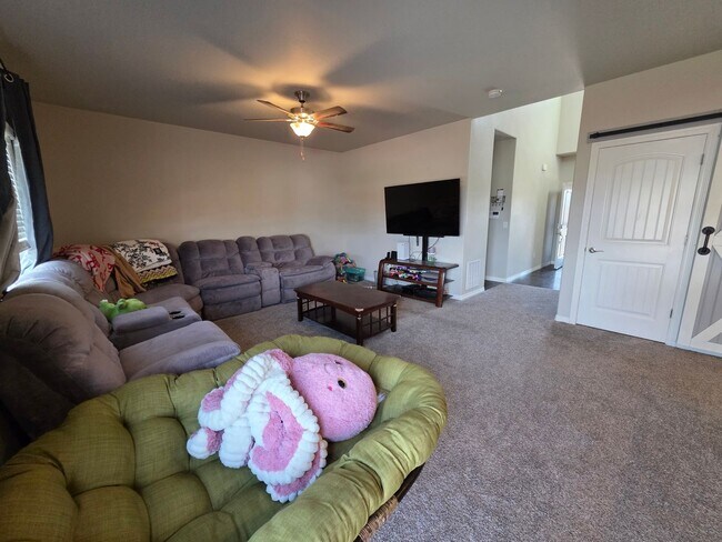 Building Photo - Fully Finished Corner-Lot Home with Mounta...