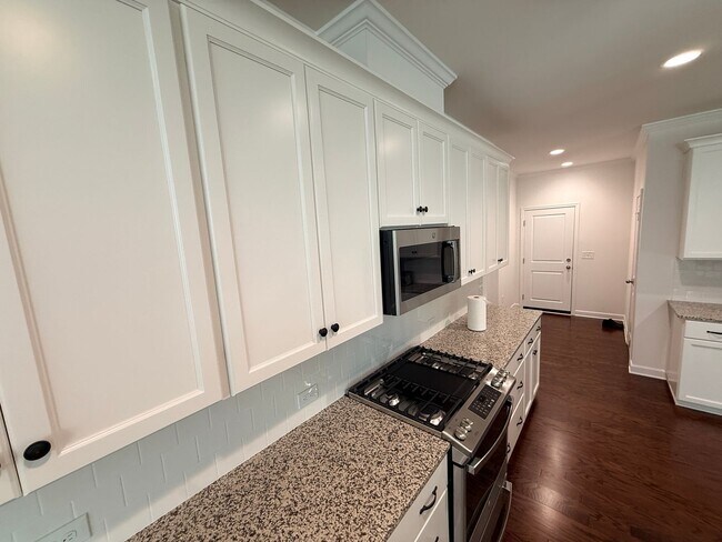 Building Photo - Beautiful New Home in georgous community