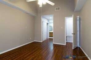 Building Photo - 565 Hunters Glen St