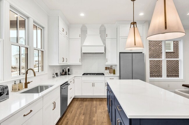 Building Photo - 6007 Camberley St